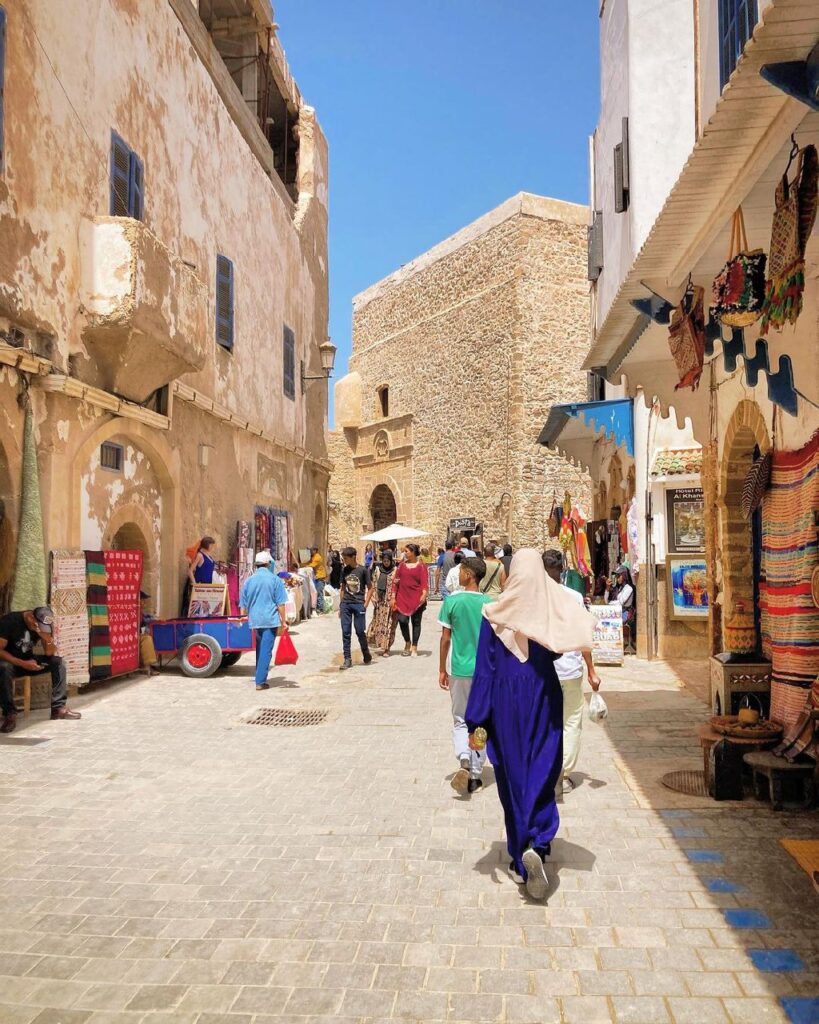 Essaouira, painted walles, white alleys